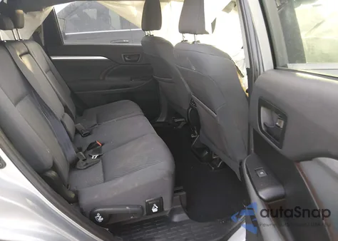 2019 Toyota Highlander Le z USA, uszkodzony, nr VIN 5TDBZRFH8KS736541